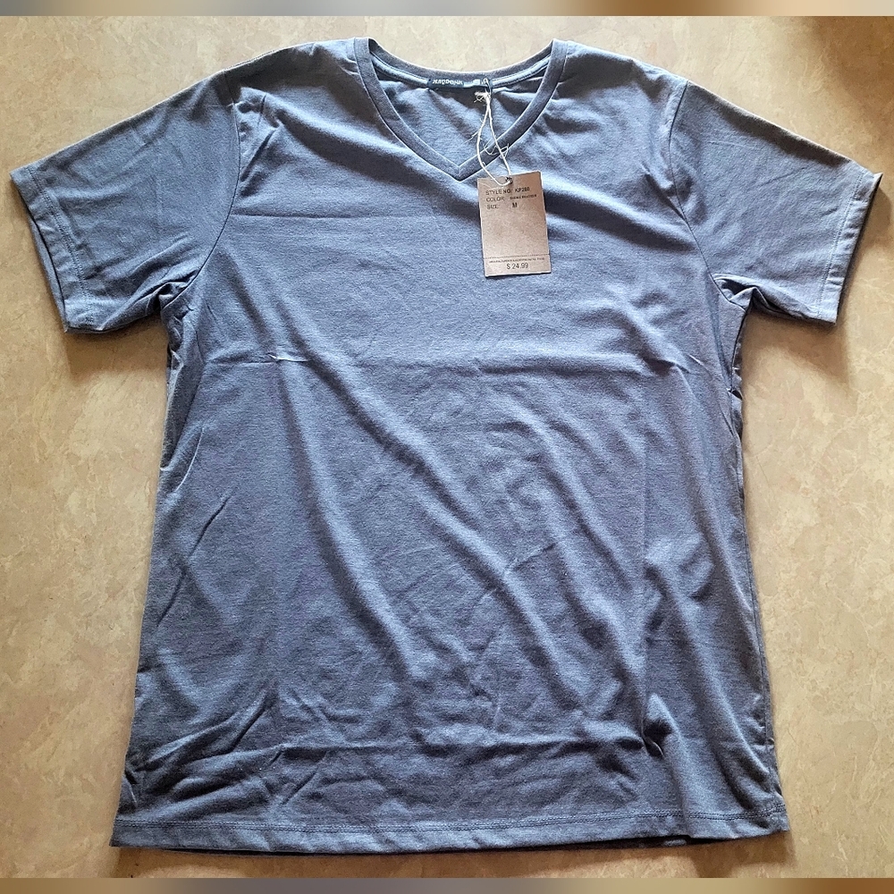 Kayden.K V-neck T-shirt | Size Medium